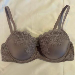 **NEVER WORN** GREY/SILVER LACE Victoria’s Secret Dream Angels Lined Demi Bra